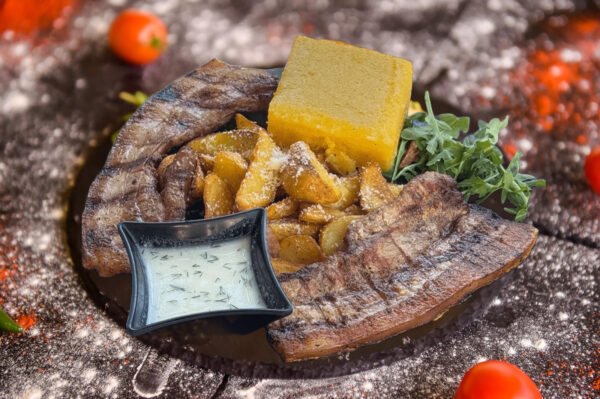Fleica de porc cu cartofi wedges ,mujdei si mamaliguta /470 gr